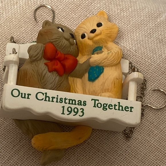 Vintage cat ornament Hallmark Our Christmas Together 1993 cat couple on a Swing - Picture 14 of 16